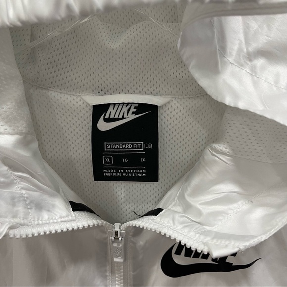 Nike Sportswear Windrunner Jacket Hooded Lightweight Standard Fit XL Girl Junior - Picture 9 of 13